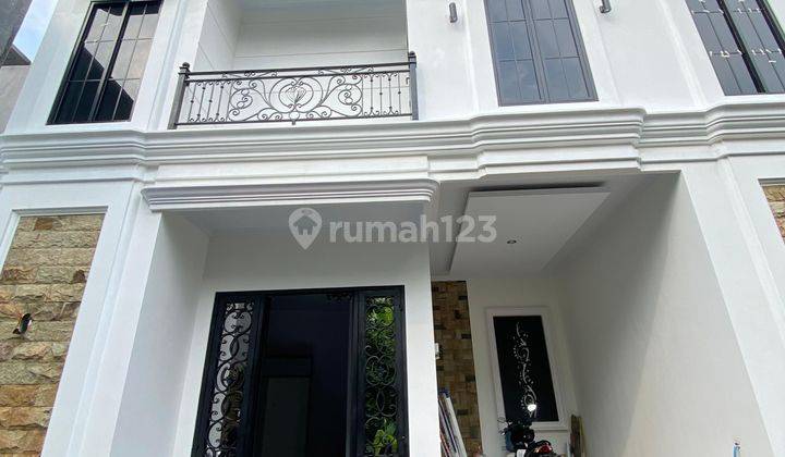 Rumah cantik 2 lantai di Jagakarsa 1