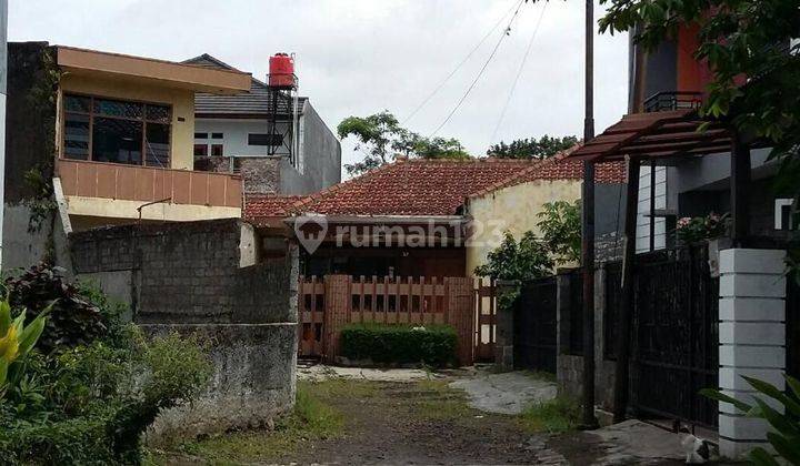 Rumah Lama Terawat di Turangga Jalan 2 Mobil 2