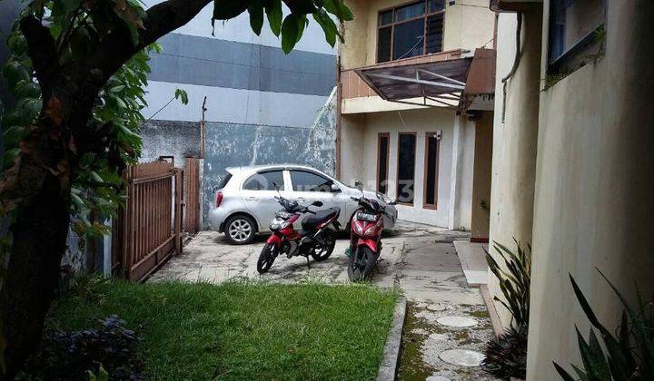 Rumah Lama Terawat di Turangga Jalan 2 Mobil 1