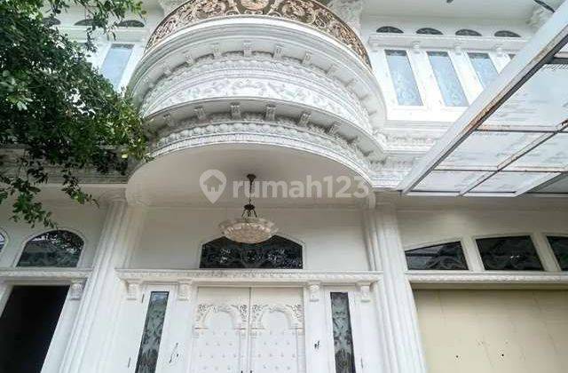 Rumah Mewah Classic di Komplek Elite Batununggal 2