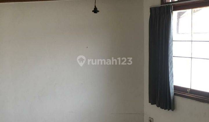 Rumah Lama Hitung Tanah Depan Taman Di Turangga Martanegara