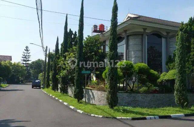 Rumah Mewah 3 Lantai Posisi Hook di Mekar Wangi 2