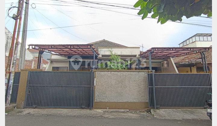 Single-Story Move-In Ready House Near Griya Arcamanik Endah Golf.