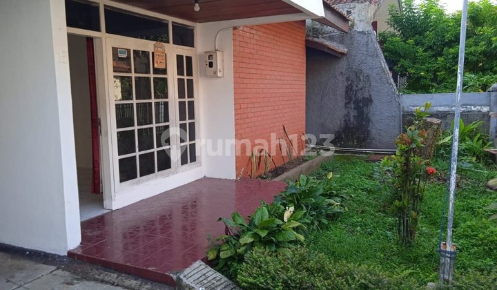 Rumah Lama Terawat di Suryalaya Buah Batu Bandung Rumah Lama Terawat di Suryalaya Buah Batu Bandung