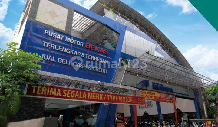 Gedung Showroom Sayap Pungkur Dekat Alun Alun Bandung