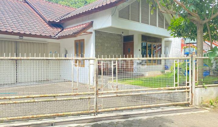 Well-Maintained House in North Bandung, Dago Ciumbuleuit 2