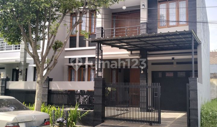 Luxury House in the Elite Batununggal Indah Complex