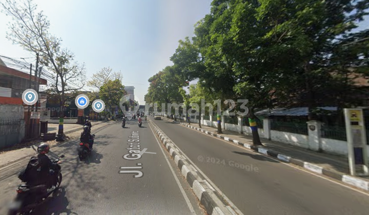 Rumah Hitung Tanah Lokasi Strategis di Mainroad Gatot Subroto