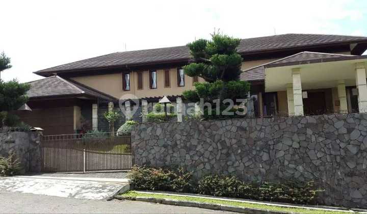 Luxury House in Setiabudi Regency Complex 2
