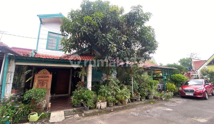 House in Permata Arcamanik Complex Near West Java Sports