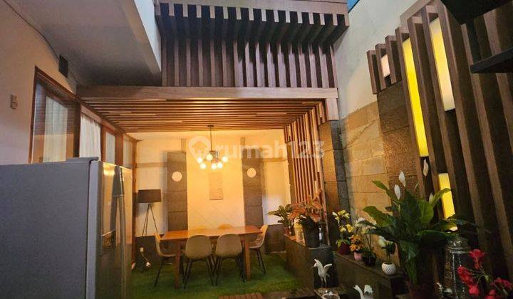 ruang makan rumah bagus 2 lantai di