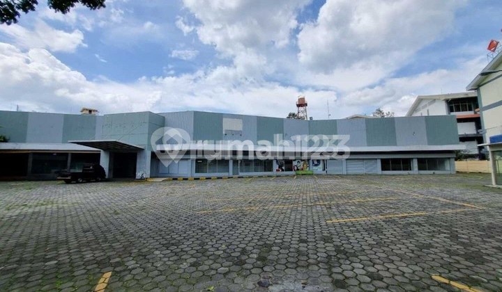 Gedung Ex Giant Supermarket di Pahlawan Cikutra Bandung Gedung Ex Giant Supermarket di Pahlawan Cikutra Bandung