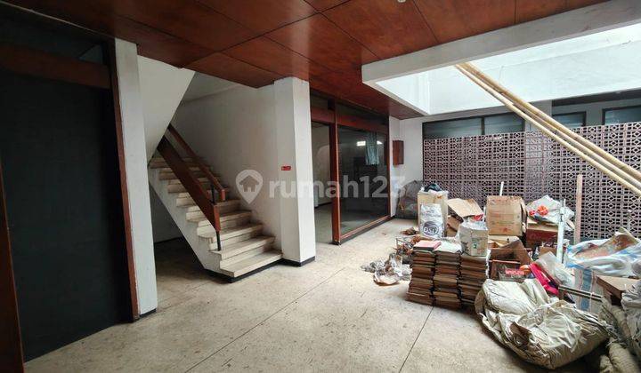 Rumah di Kawasan Komersil Sayap Riau Bandung 1