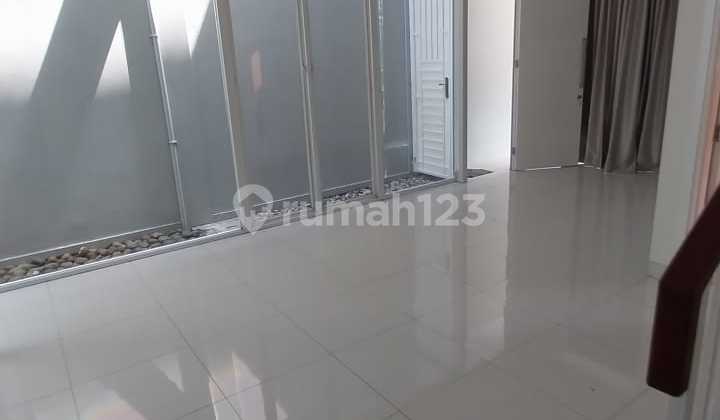 Rumah Disewakan Di Discovery Eola, Bintaro Jaya 2