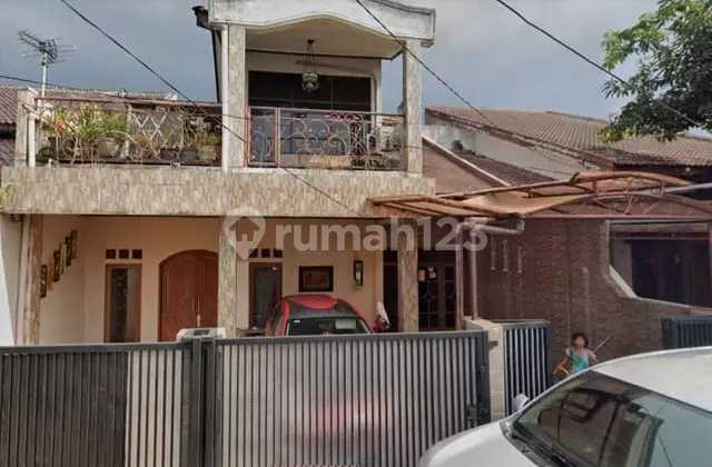 Flood-Free House in Deppen Pesanggrahan Complex, South Jakarta