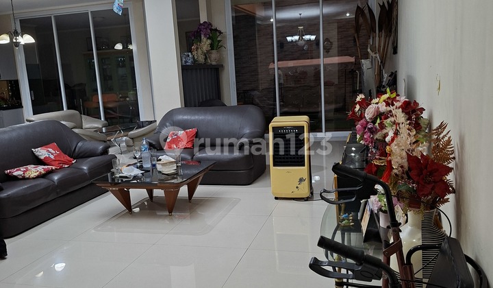 For sale. Good location house.