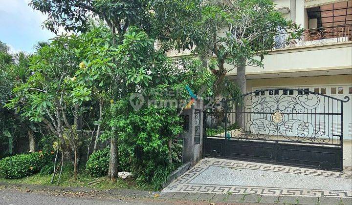 Rumah Mewah Tropis Modern Di Vpt Tidar, Malang 1