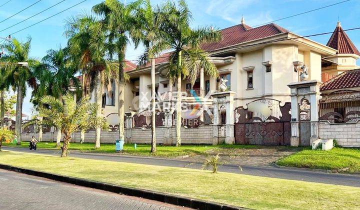 Dijual Rumah Mewah 2 Lantai Desain Klasik di Boulevard Araya, Blimbing Malang 1