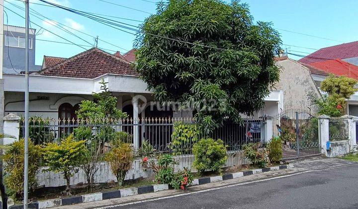 DIJUAL RUMAH KLASIK TERAWAT DI DAERAH PULAU-PULAU, KLOJEN MALANG 1