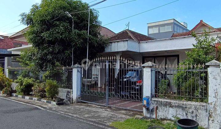 DIJUAL RUMAH KLASIK TERAWAT DI DAERAH PULAU-PULAU, KLOJEN MALANG 2