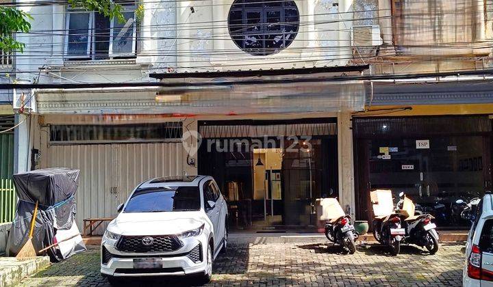 DISEWAKAN RUKO 2 LANTAI TERAWAT LOKASI STRATEGIS DI POROS JALAN SAWOJAJAR, MALANG 1