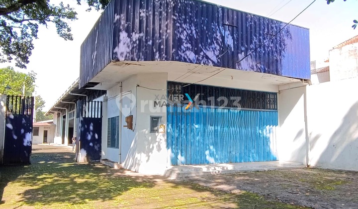 For Sale: Commercial Space Plus Warehouse, Corner Position on Main Road in Blimbing Area, Malang