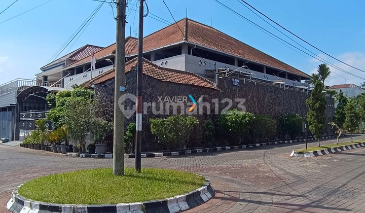 Translated to English:  
For Sale Well-Maintained Luxury House in a Hook Position at Lawang View, Lawang Malang