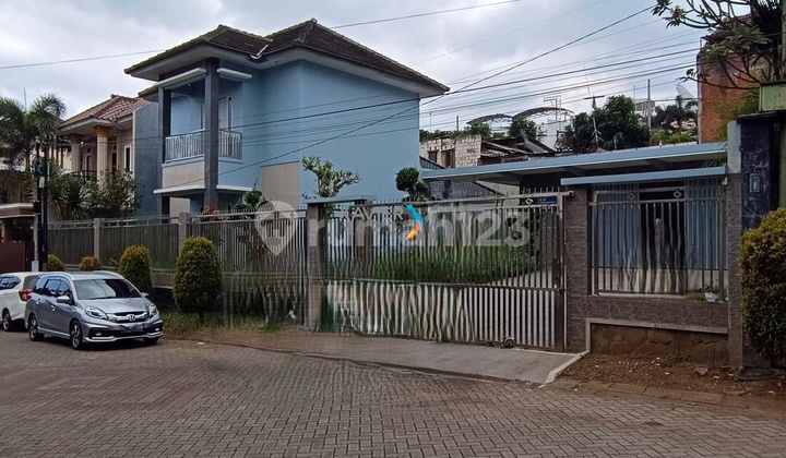 Dijual Rumah Villa di Daerah Jalan Abdul Gani, Batu Malang Dijual Rumah Villa di Daerah Jalan Abdul Gani, Batu Malang
