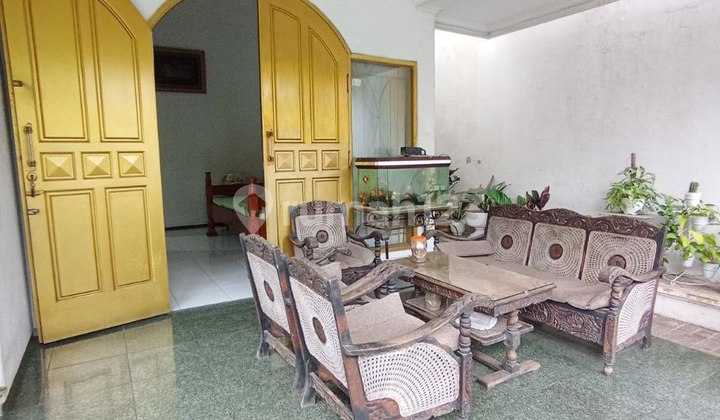 Well-Maintained House with Easy Access on Jl Bunga Bunga, Malang 2