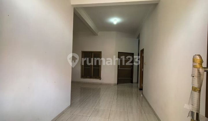 2-Story House with Easy Access Near Campus in Tunggulwulung, Malang 2