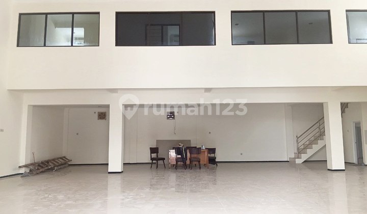 Shop House on a Busy Main Road Area in Mayjend Panjaitan, Malang Shop House on a Busy Main Road Area in Mayjend Panjaitan, Malang