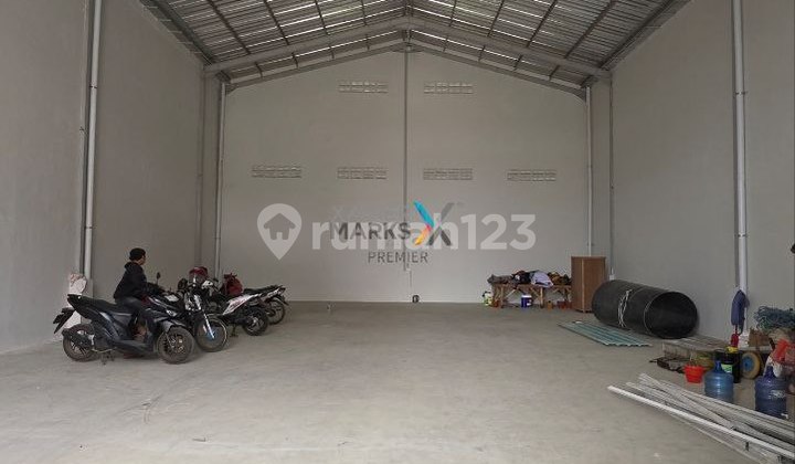 New Building Warehouse in Pakisaji Malang Warehouse Area