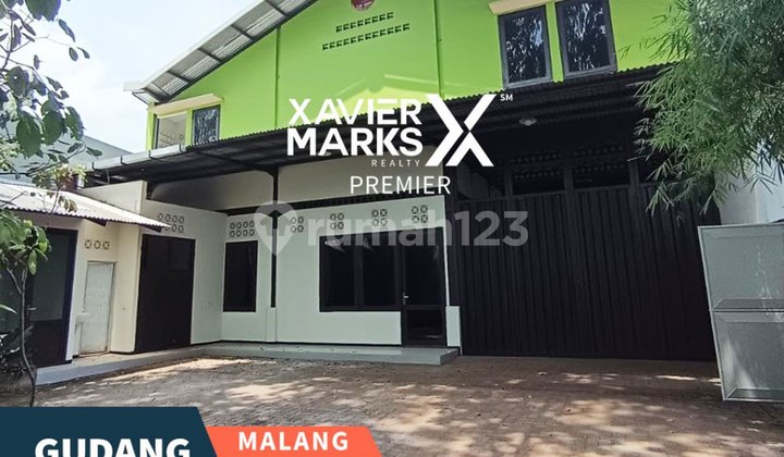 Gudang Parkir Luas Poros Jalan di Abdulrahman Saleh Malang