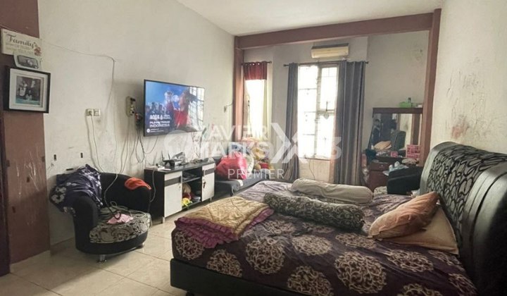 Crowded Area Shop House at Zero Sulfat Street Malang 2