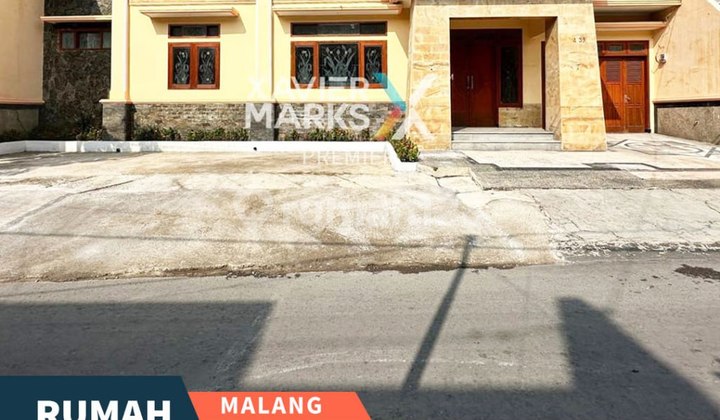 Rumah 2 Lantai Bangunan Terawat di Candi Mendut Malang 1