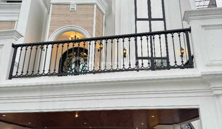 Mbv340 Exclusive Townhouse American Classic 4 Lt. Jl Raya Jagakarsa