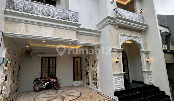 mbv250 Luxurious American Classic 3-Storey House + Rooftop in Jagakarsa 2