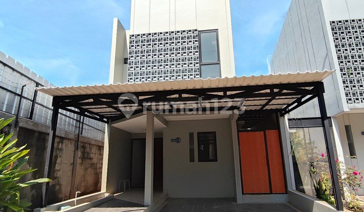 867 Cluster 2 LT Siap Huni, Konsep Industrialis, Hook di Ciputat