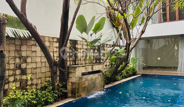 Rumah Murah Semi Furnished 2 Lantai Siap Huni di Gaharu, Jaksel