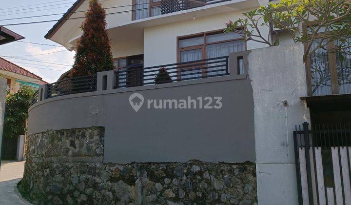 Dijual Semifurnish Rumah Asri dengan Arsitek Modern di Bukit Awiligar Bandung Utara 1