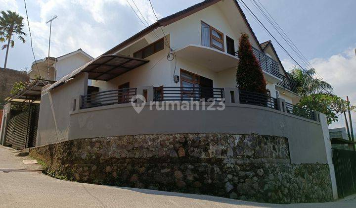 Dijual Semifurnish Rumah Asri dengan Arsitek Modern di Bukit Awiligar Bandung Utara 2