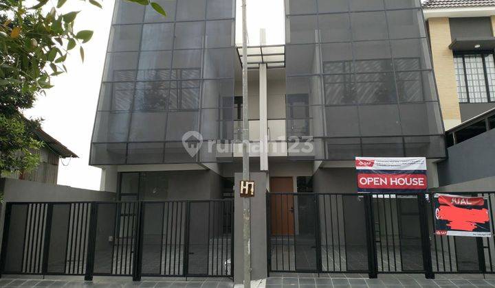 Dijual 1 Unit Rumah 2 lantai di D'Grande 1