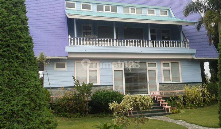 Dijual Rumah Villa 3 lantai di Istana Bunga Lembang, ada Galeri Boneka Barbie 1