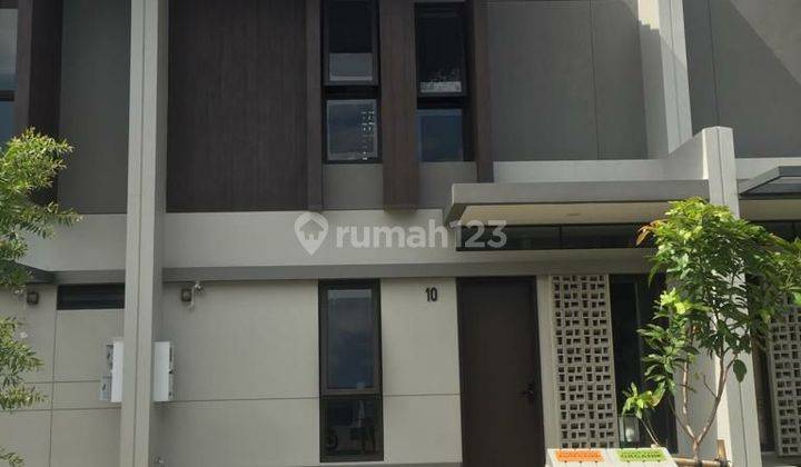 Dijual Rumah 2 lantai Cluster Flora di Summarecon Bandung 1