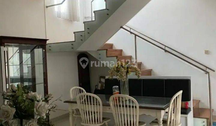 Dijual Rumah 2 Lantai siap Huni, Nyaman, Minimalis, terletak di pinggir jalan raya / mainroad. 2