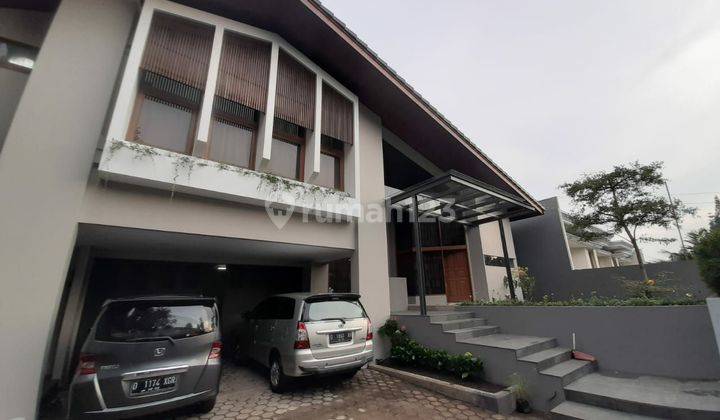 For Sale. Rumah hitung Tanah. Posisi Mainroad di Setiabudi Bandung. Prime Unit dan Prime Location. 1