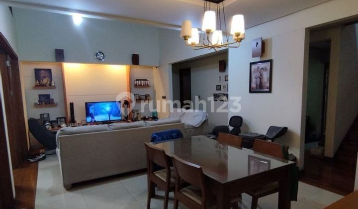 Affordable 2-Story Semi-Furnished House with SHM on Jalan Batununggal Mulia