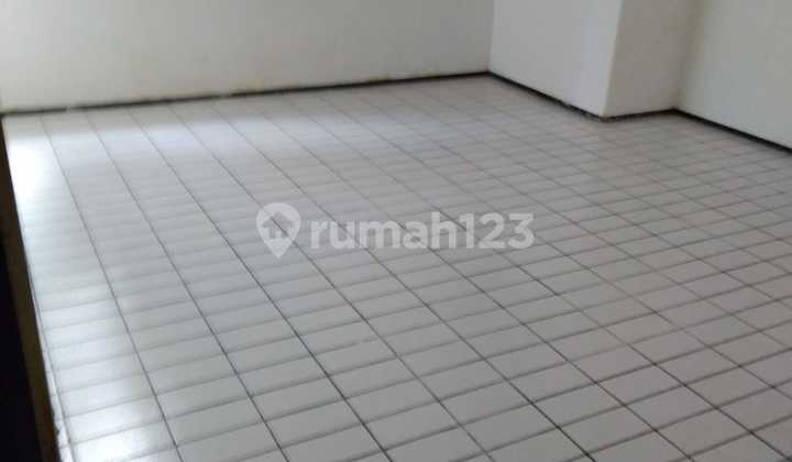 Affordable 1-Story House with Spacious Yard, Good Condition, SHM Certificate in Setramurni 2