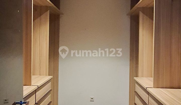 Apartemen Murah 4 Kamar Tidur Semi Furnished di Providence Park