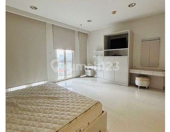 Cheap 4 Bedroom Furnished Apartment in Gatot Subroto 2